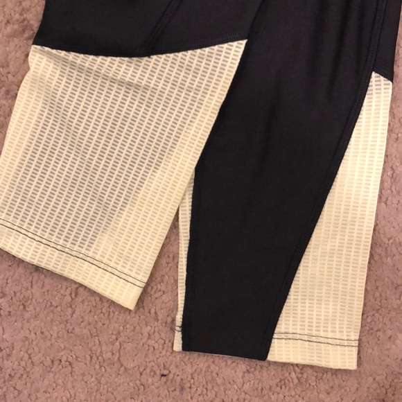 Under Armour Crops - Picture 2 of 6